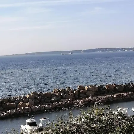 Casa de hóspedes Privata Lo Scoglio 3*